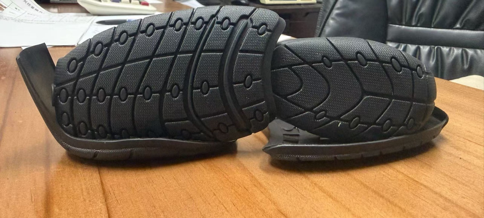 Split-sole rubber dance shoe sample