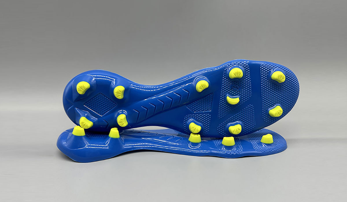 blue-football-cleats-sole