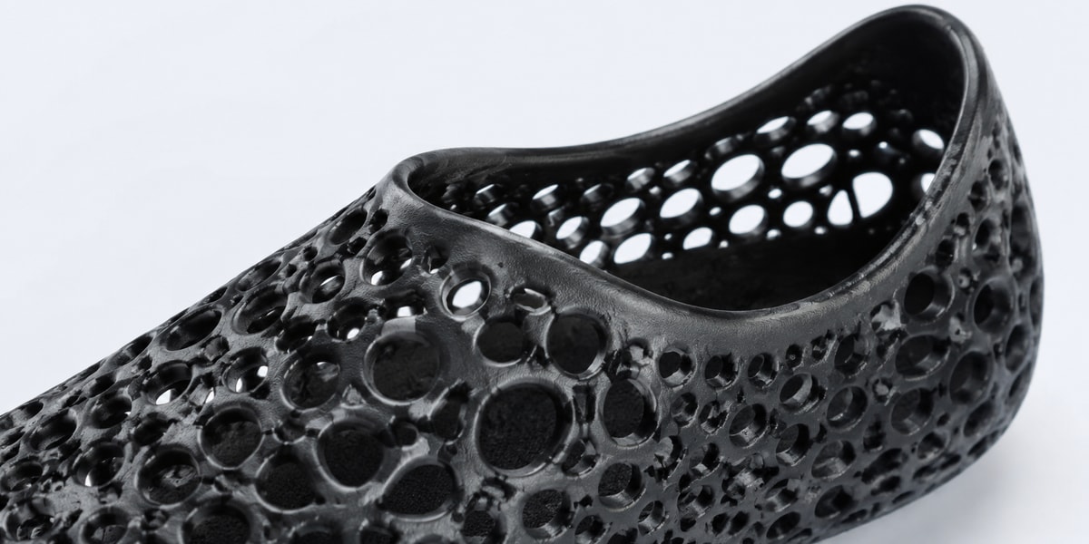 One-Piece Lattice Slip-On
