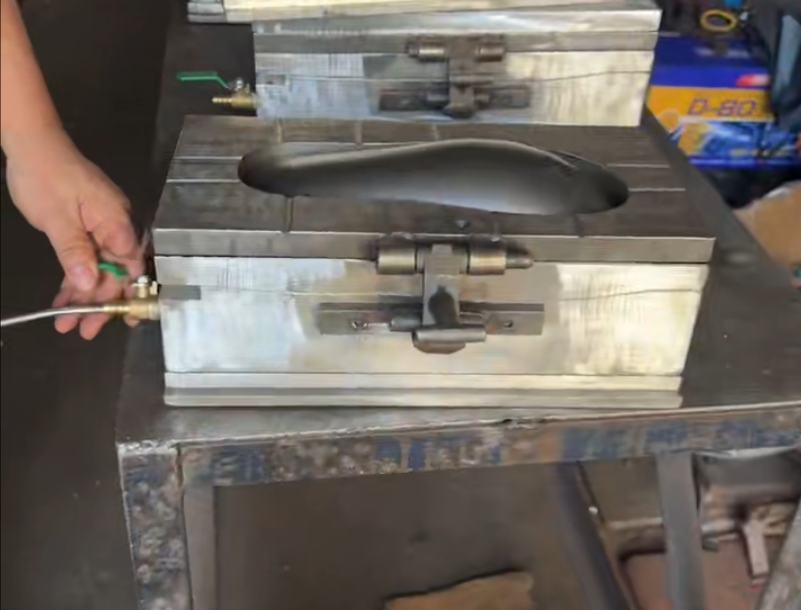 PU and PVC vacuum-molded sole material and construction example